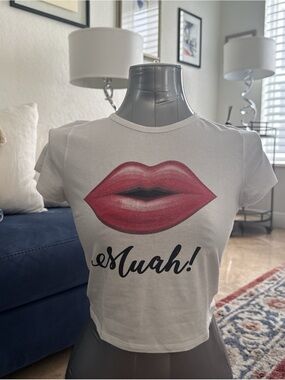 White Graphic Tee with Pink Lip Print - "Muah!"
